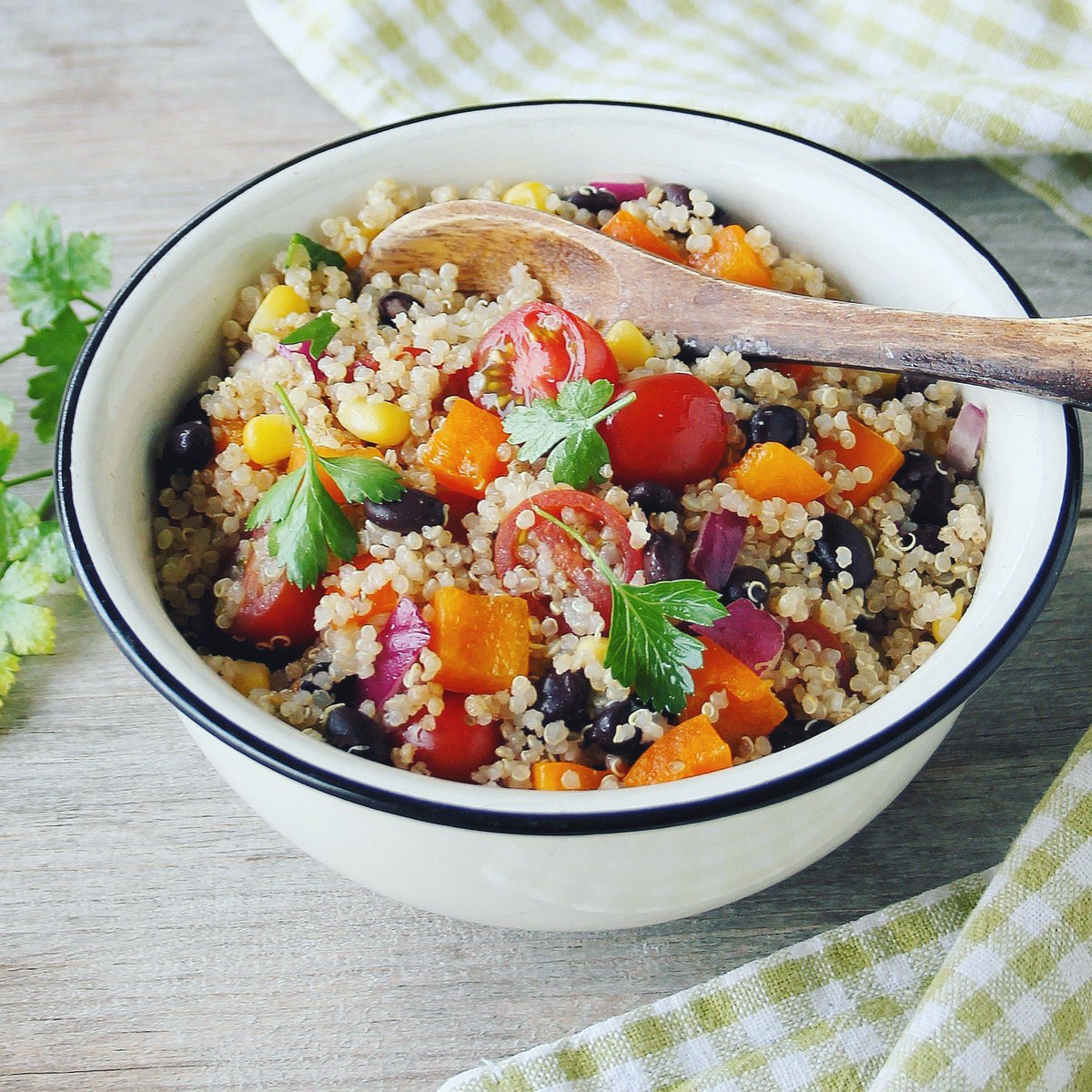 InspiredEdibles's tweet photo. A delicious #vegan meal salad bursting with nutrients from #theclevercookbook https://t.co/mTXohRYBKG @TheClevCarrot https://t.co/82mUaWaoSk