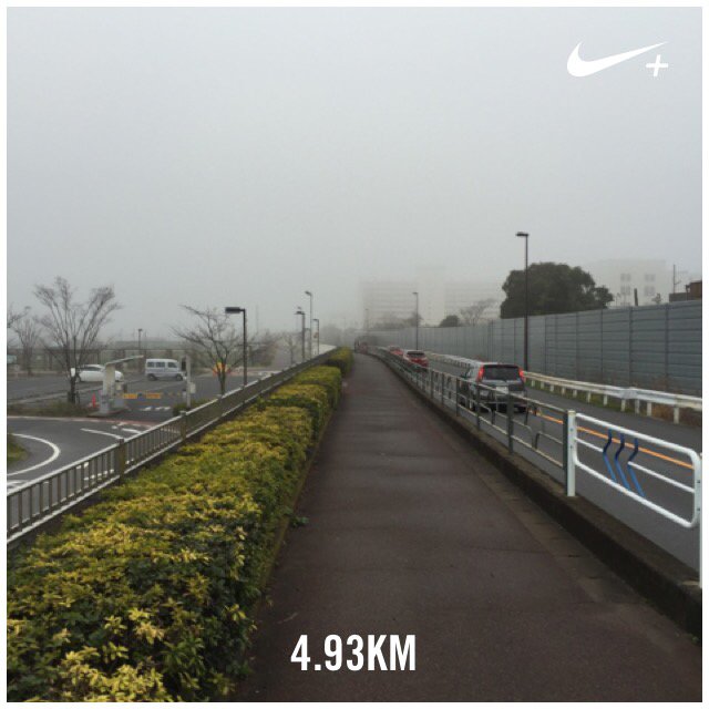 river76's tweet photo. #朝ラン 006 曇りで霧がかってます Nike+を使用して4.93 kmのランを終了しました。 https://t.co/54Hk12h8C4 #nikeplus https://t.co/rjvG5bZ01V
