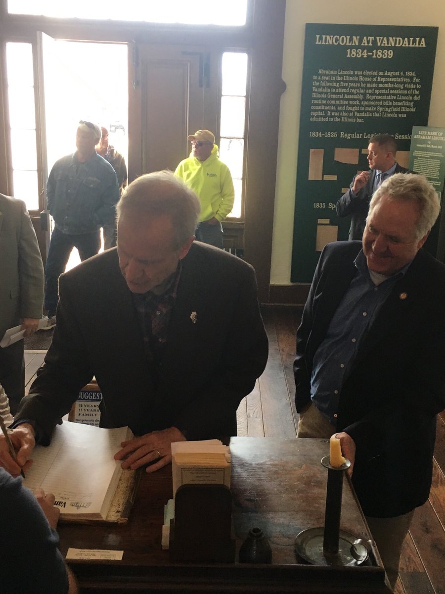 JohnMShimkus's tweet photo. Thrilled to be in Vandalia at the Vandalia Historic Site with @BruceRauner. Great 2 see so many friends &amp; supporters https://t.co/9jTEp9fZNb