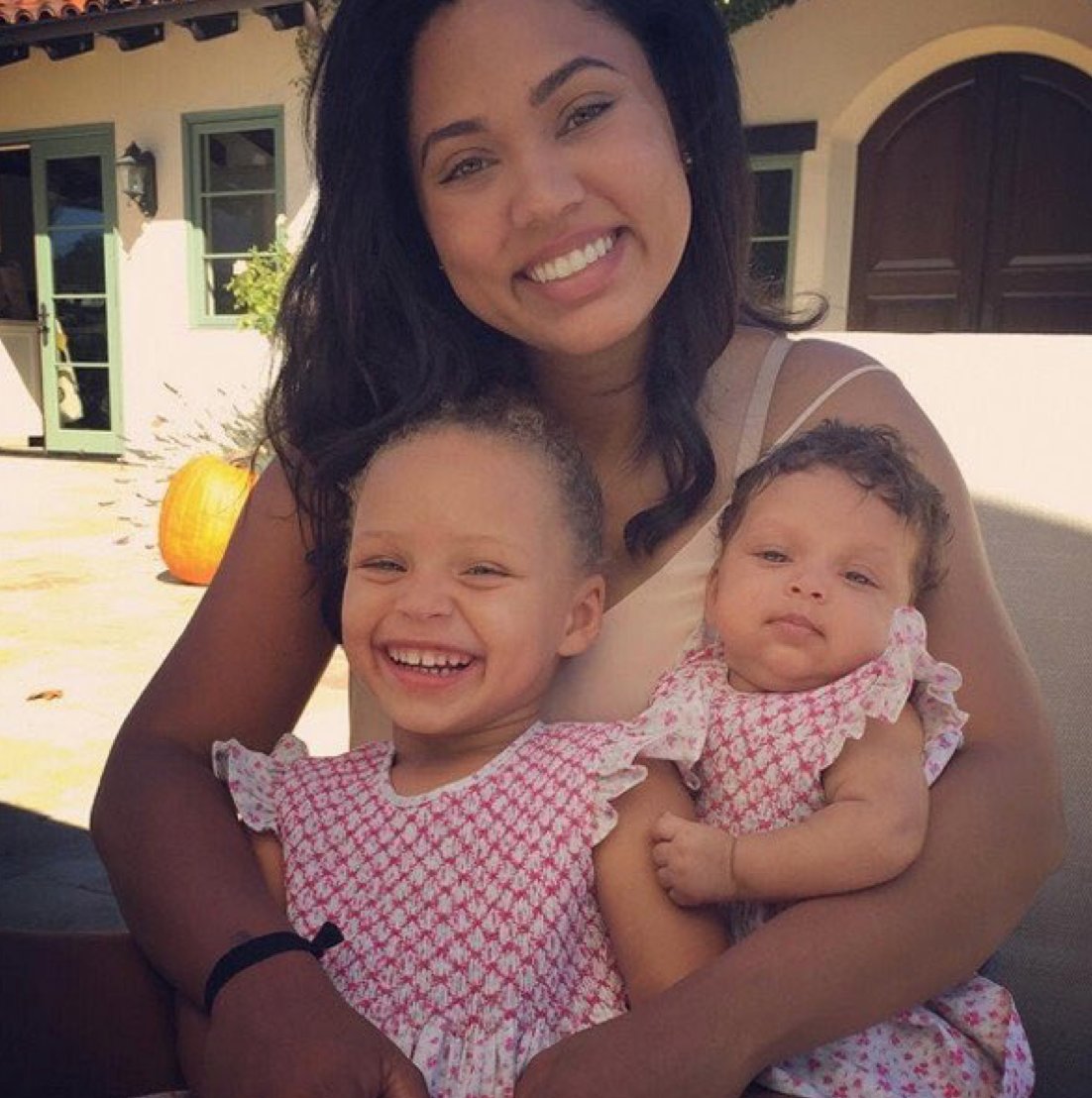 a hoe with 2 kids vs a respectable real mother of 2 kids