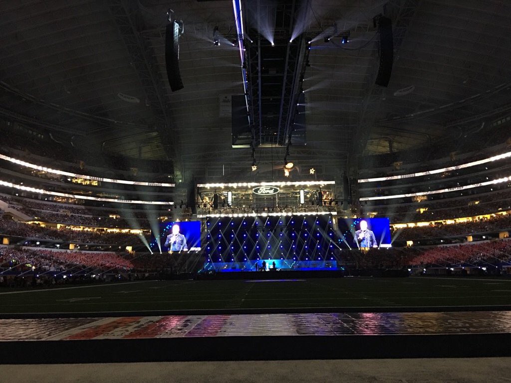 HTECHARTS's tweet photo. Design to implementation #martinpro #plsn @PLSNMagazine @ChurchProdMag #HarvestAmerica https://t.co/r5L5FCmwhK