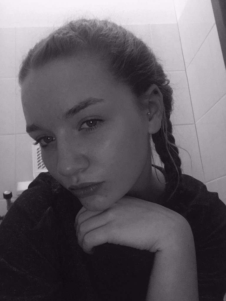 tbfmel's tweet photo. Hi i'm Melony and my mom braided my hair and yes i'm on the toilet https://t.co/JyAjqoYPgI