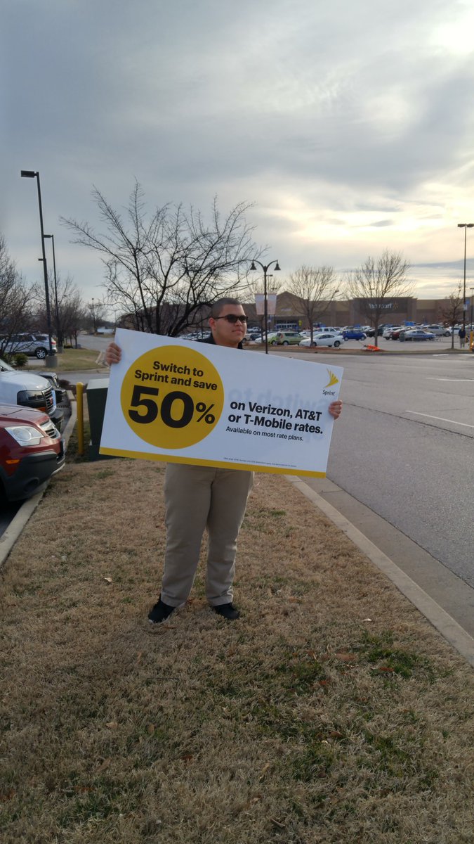 MW_Collinsville's tweet photo. It's a bit breezy for flyers, but the word is getting out, nonetheless. #KSMO #windage @phillips_jas @jmarshall2344 https://t.co/qY4TqsNyZU