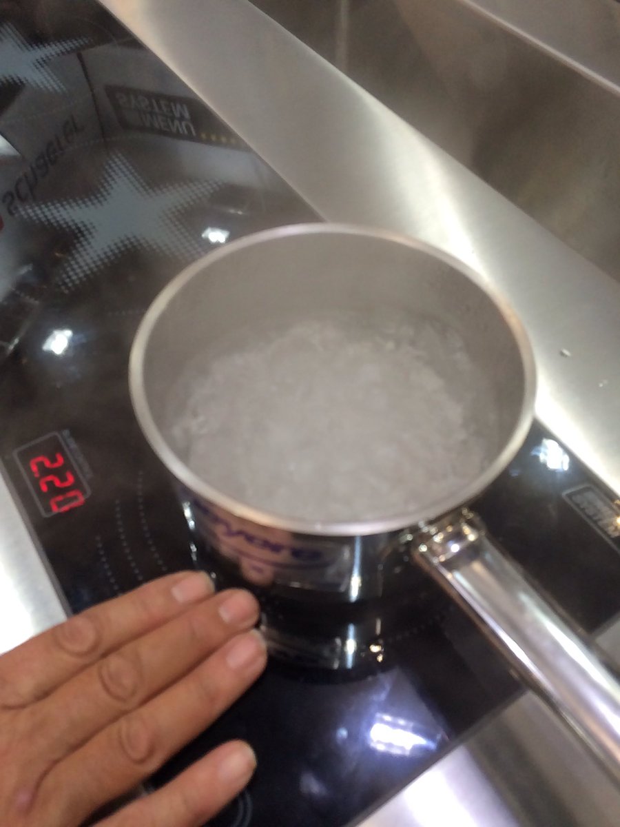 Justtalkingfood's tweet image. #hotelympia2016 #yourshow! @exclusiveranges demonstrating strength of #menusystem drawers &amp;amp; #induction @Hotelympia