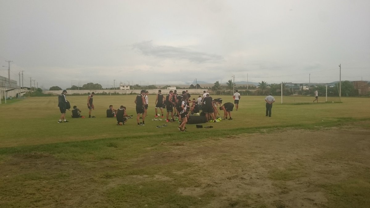 SantosErikaL's tweet photo. #Olimpia realiza su entrenamiento en #Fishcorp https://t.co/kSUagYiFFa