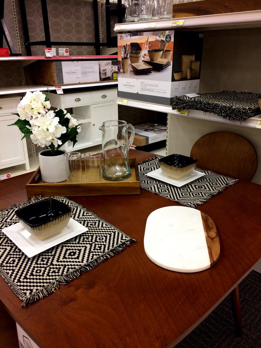 🌈 Colorful &amp; Full Hydration Focal 💦🌦☀️ Dining Table Refresh 🍽 at #T1542 #VMTL <a href="/beeson_scott/">Scott Beeson</a> <a href="/SamanthaVMML/">Samantha Snow</a>