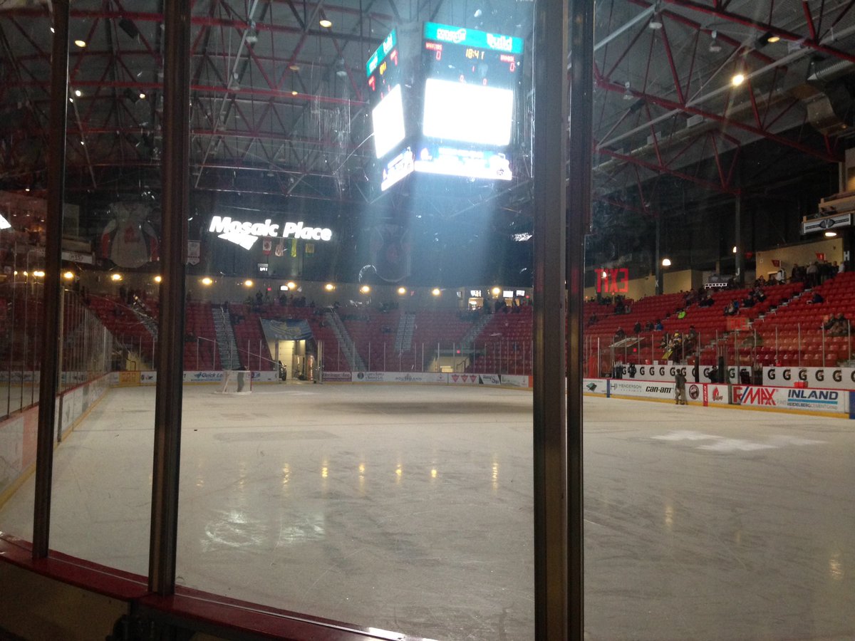 LSteeezy's tweet photo. Minutes till puck drop at the @MJWARRIORS game tonight with @spencermoore80 @DanClark67 https://t.co/XLQXy0HmJa