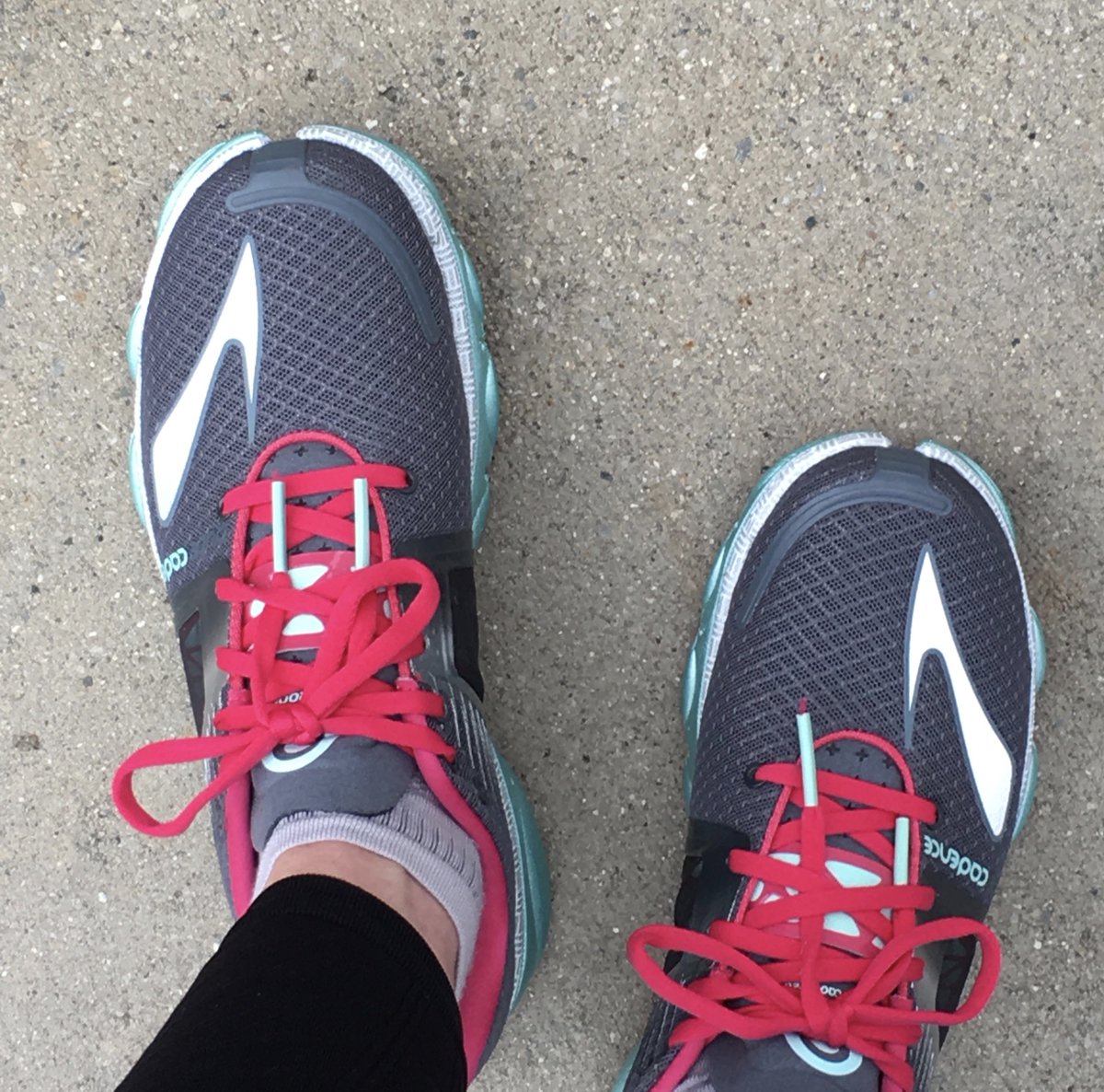 HelloBusyBetty's tweet photo. Great morning for a long run- temp was 55.  Brooks PureCadence 4 kicks.  Love them!  #brooksrunning #almostspring https://t.co/L9Hmts45qs
