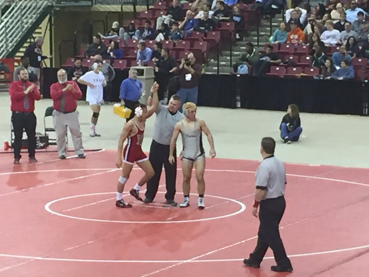 Robinsonwcps's tweet photo. Aaron Brooks 138 lb STATE CHAMP. 3-1 final @HubsNHHS @Hubswrestling @WBarrett55 @wcpskara @brindley_carl @eckondeck https://t.co/GMiXh8LndO