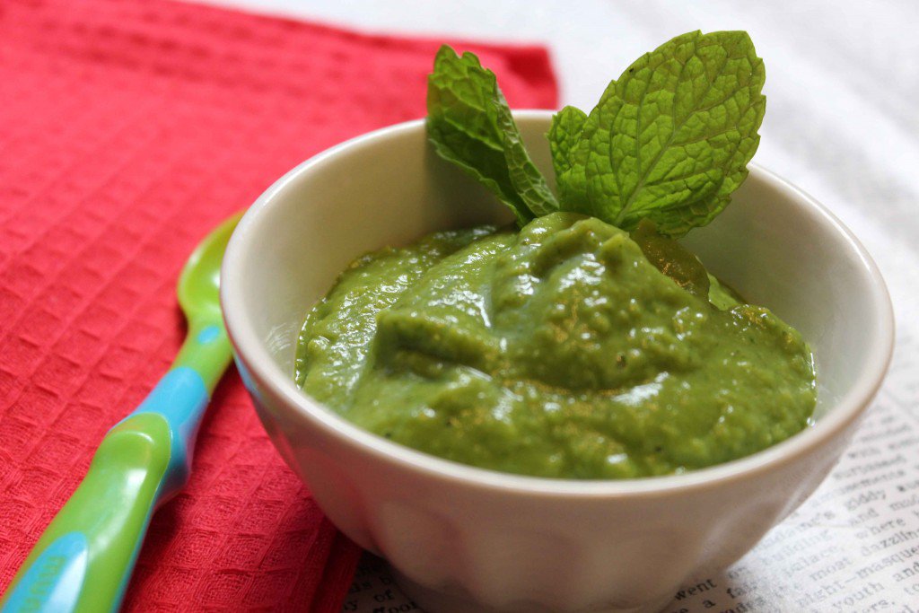 thebabybullet's tweet image. This simple first-foods Pea Puree contains a Minty treat for baby's tastebuds to explore! po.st/TY5jVl