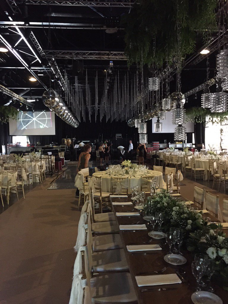 Gran armado para la boda de #barbara&amp;marco. <a href="/AstMilberg/">Astilleros Milberg</a> #sandraplunkett <a href="/CostancoEventos/">Costanco</a> <a href="/PauSarapura/">Paula Sarapura</a> <a href="/Lospetersen/">Robert Petersen</a>