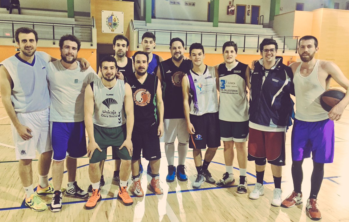 ToniNogueras's tweet photo. Dรญa para seguir mejorando y dar la bienvenida a @davilillo_felix . Gracias a la gente de "Casi Estudiantes". #Chooff https://t.co/MmPn6xC5SE