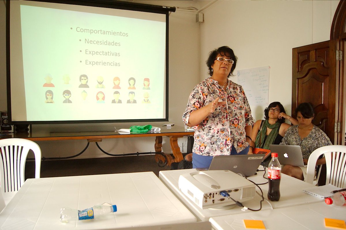 datosabiertospe's tweet photo. Taller de #Usabilidad y #UX, por Sandra Vilchez (@asuka02) en el #OpenDataDay #ODD16 #ODDLatam https://t.co/SkYYpIhlmj
