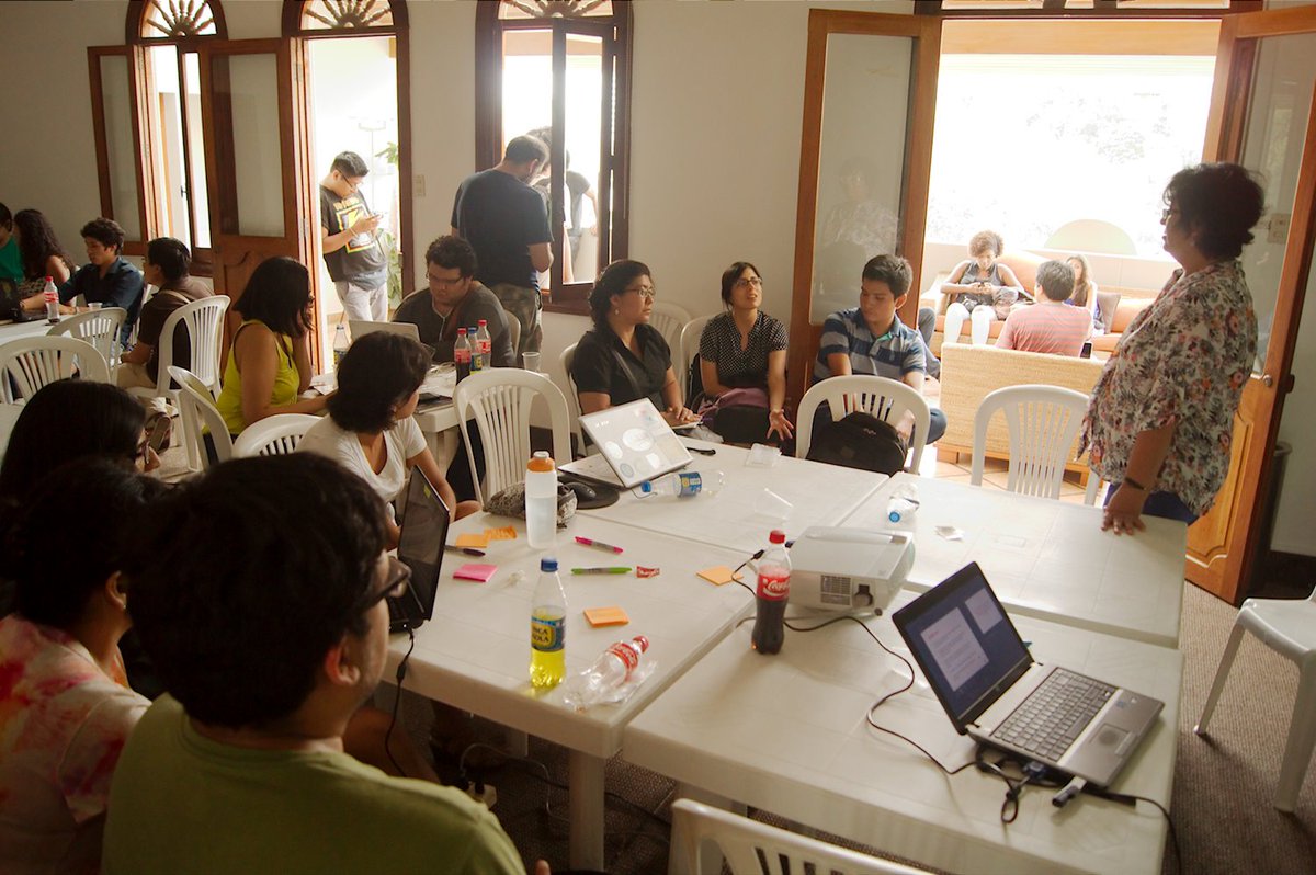 datosabiertospe's tweet photo. Taller de #Usabilidad y #UX, por Sandra Vilchez (@asuka02) en el #OpenDataDay #ODD16 #ODDLatam https://t.co/SkYYpIhlmj
