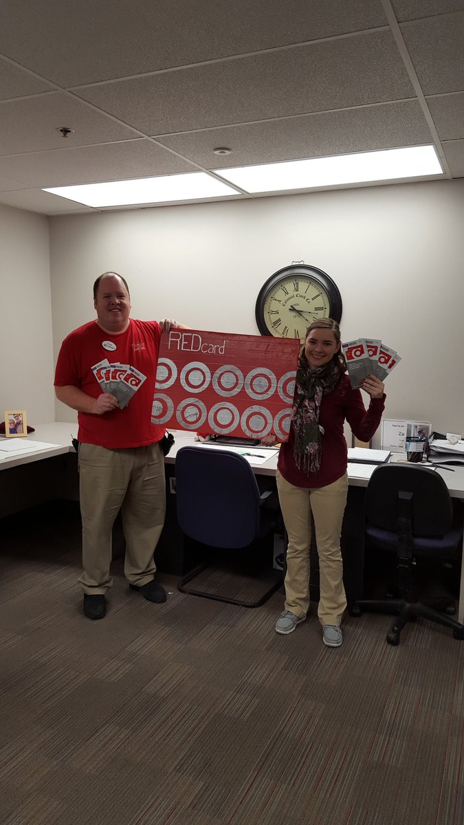 BrandonCarlyle3's tweet photo. 8 RedCards @ handoff! Are you saving 5% today?! #TheG199 @lindsayholicky @OaklandAronn @koedy_ @allisonmkhemker https://t.co/UwyoCDbB2r