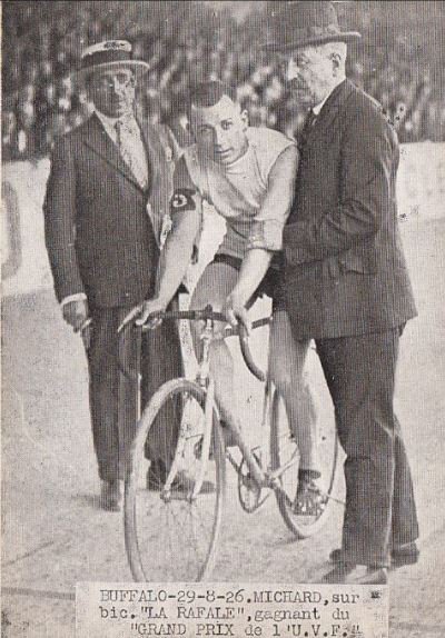 m_xl's tweet image. Boaters, urchin caps, partings #trainerstyle #TWC2016