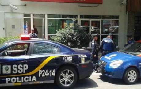 lasillarota's tweet photo. Detienen a  tres extranjeros por robo de 3 millones de pesos a cuentahabiente en la Condesa https://t.co/i4yzVn5Q2v https://t.co/Ymdwl9I0jl