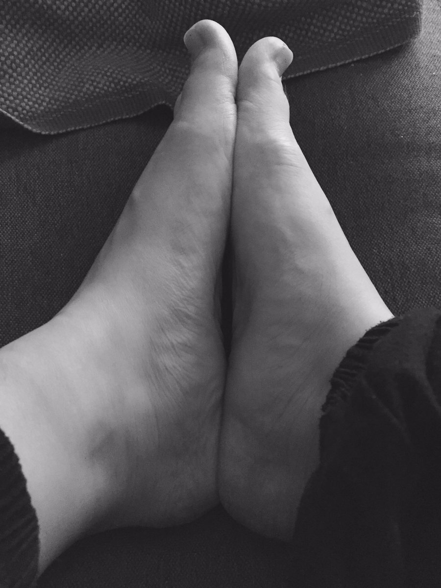 SilCatNa's tweet photo. Mi reino por un masaje en los pies. #NonStopWalking https://t.co/kWAhdsa2BP