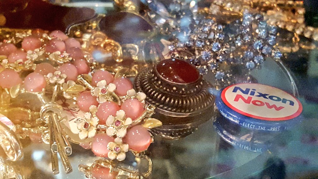 NatassjaLeyba's tweet photo. Spotted while antiquing. #NixonNow #electionbutton #President https://t.co/DbiTcWGPAT