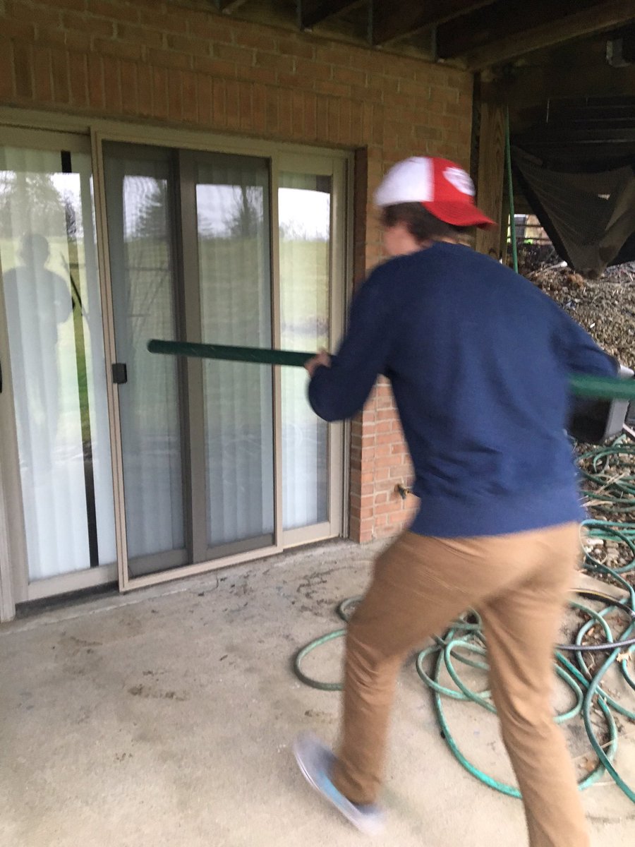 MNoodleHouse's tweet photo. breaking into jbs house to get band equipment https://t.co/7WtMODjjfN