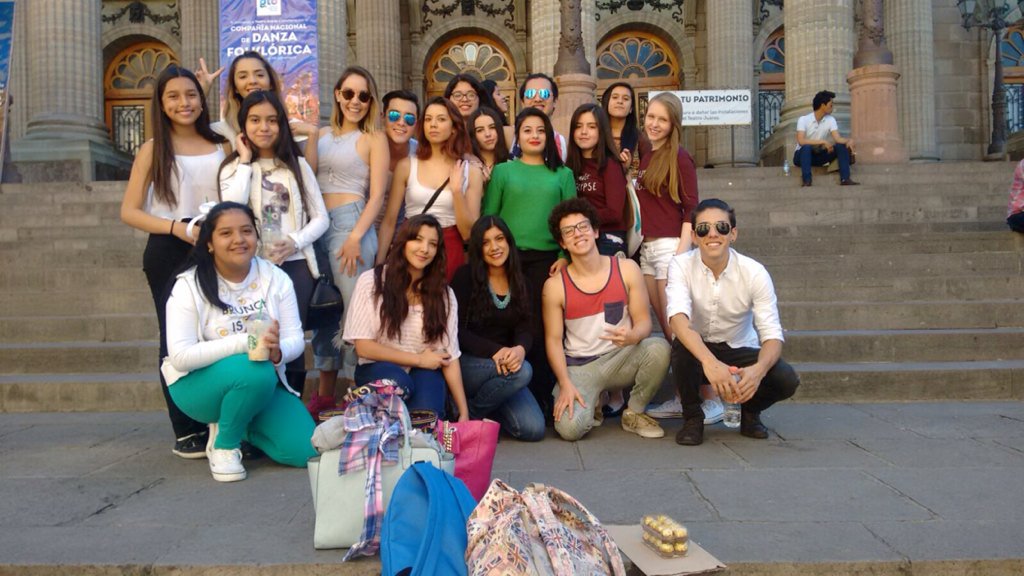ShankiMusic's tweet photo. Convivencia en Guanajuato!! 👭👭❤️ @_EdwinJuarez @Dylata2 @Sebashua @EsOmarCruz Muchas gracias por todo @fxcharly https://t.co/zAyT0oTqfp