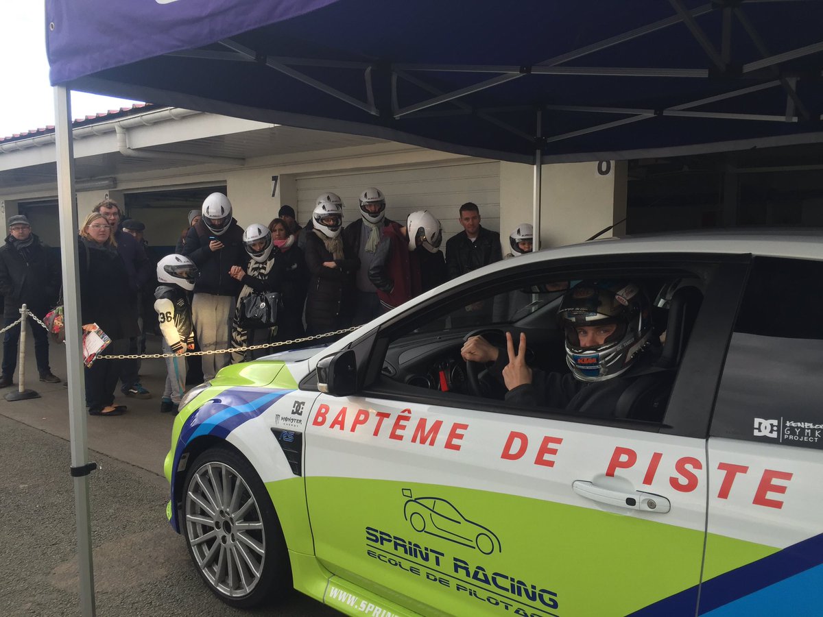 IdeTanguy's tweet photo. Hier aujourd'hui à demain à croix pour des baptêmes de piste
#croixenternois #bapteme #sprint #racing #ford #drift https://t.co/VOPaEL2GIW