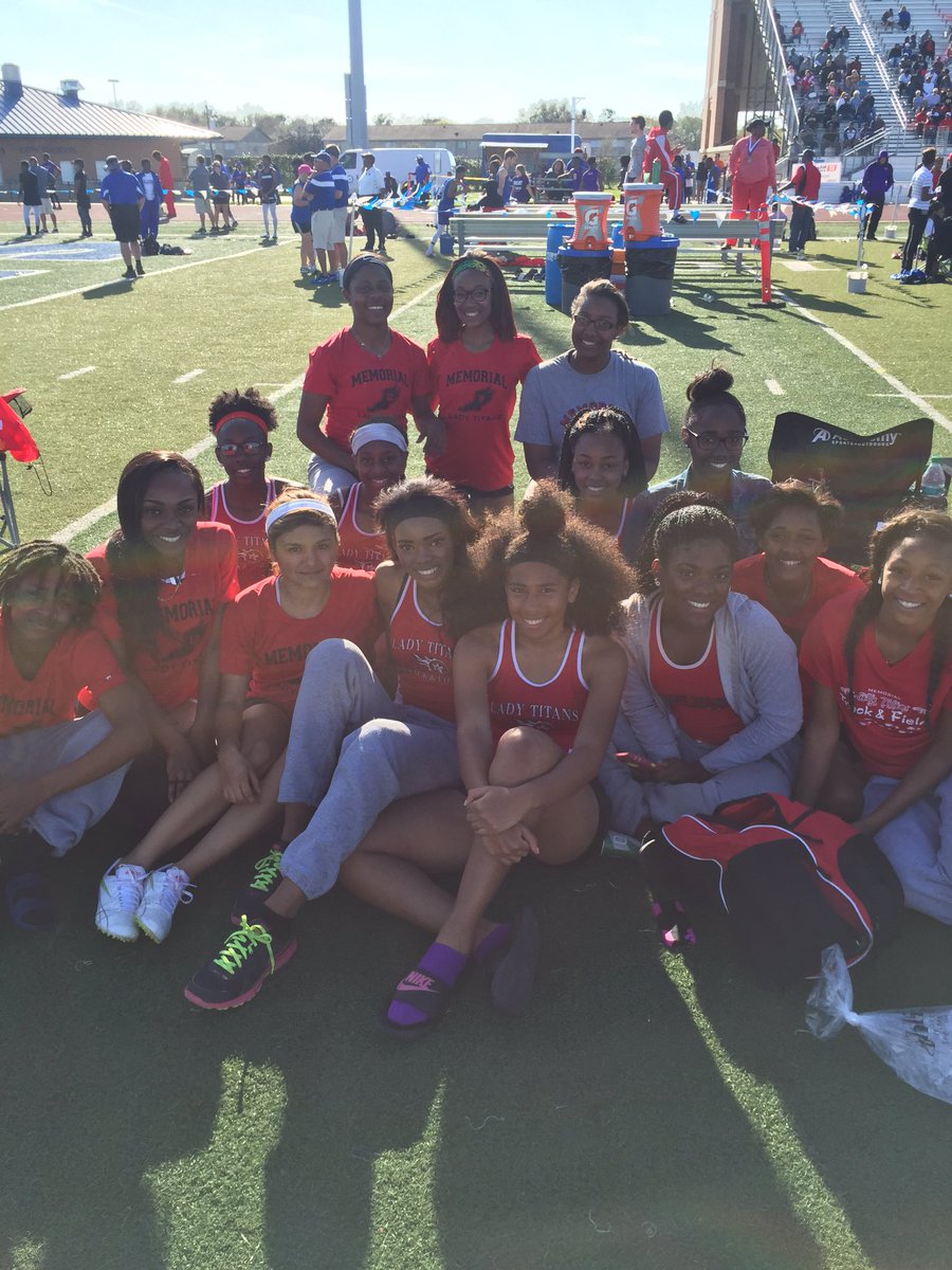 TXMileSplit's tweet photo. Catching up with PA Memorial girls on the infield at #GatorRelays https://t.co/n8KJJ760OQ