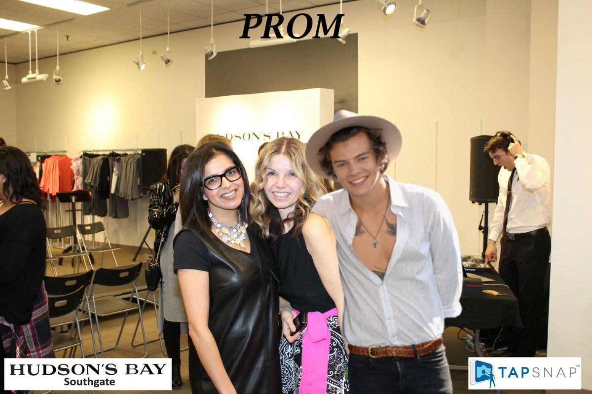 TapSnapPhotos's tweet image. @hudsonsbay #HBpromsquad