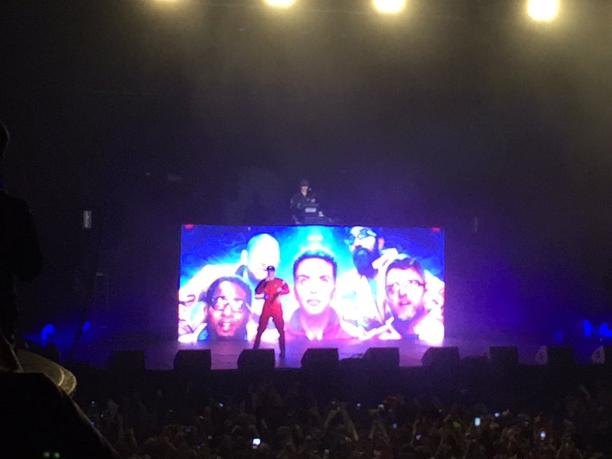 mcjuliadegan's tweet photo. @Logic301 Peace love and positivity. And dope music #RattPack #realhiphop #VisionaryMusicGroup #incredibleworldtour https://t.co/J5KB02WMdY