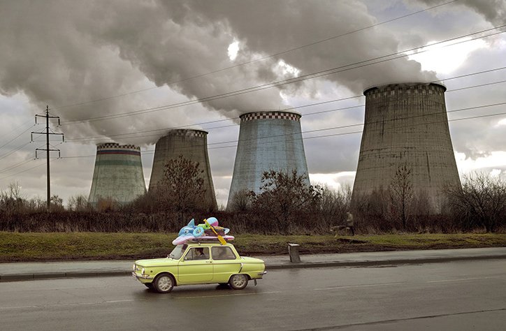 itsnicethat's tweet photo. Frank Herfort explores the contrasts and contradictions of life in contemporary Russia > https://t.co/3qzbXPPv1f https://t.co/jCpEn9lq8t