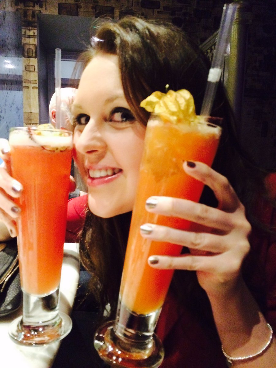 rachelwareing90's tweet photo. @portofinomojito @DebbieOHare 3 For 2 cocktails #unheard of #mustbeus #smile 🍸🍾😆😉 https://t.co/aXmnD58H05