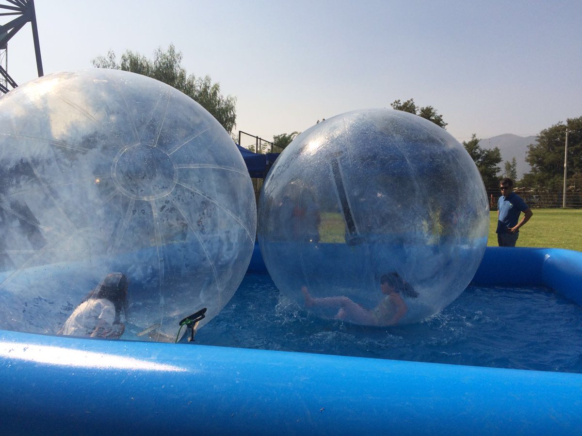 veronicarossat's tweet photo. En cancha de Independiente de Rabuco el verano entretenido Hijuelas 2016. Juegos inflabes y el show d @SaboryTimbal https://t.co/dHjEWXxvUs
