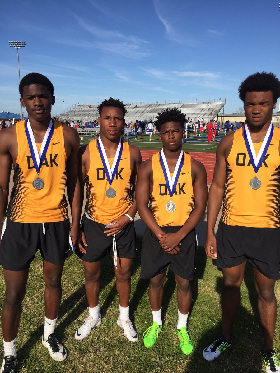 TXMileSplit's tweet photo. Klein Oak runs a close 2nd in the 4x200 at #GatorRelays https://t.co/zPuLghJlxw