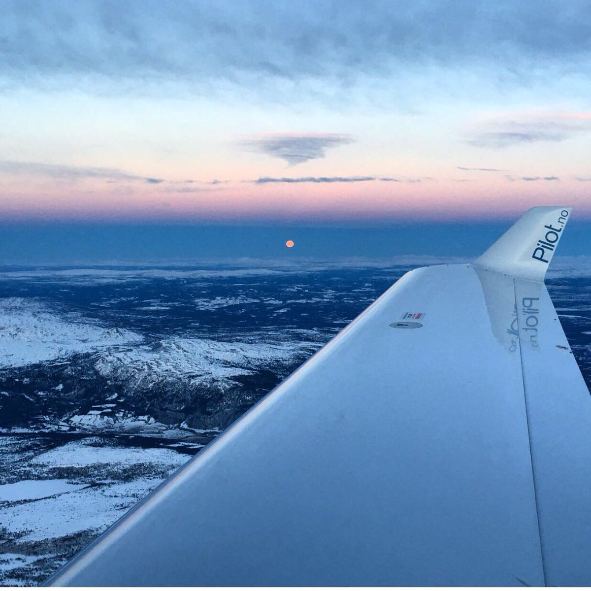 MeretheKronstad's tweet photo. It's kinda magical 😍 #pilot #aviation #beautiful https://t.co/dpJk82wHTG
