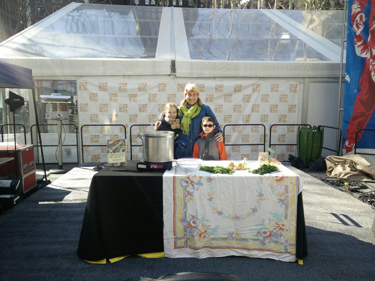 BrooklynMompost's tweet photo. @BrooklynMompost talks about hot soup + #blackgold @KidsFoodFestFun #compostnyc #composteducation #healthychildren https://t.co/tV5IFbP7Sx
