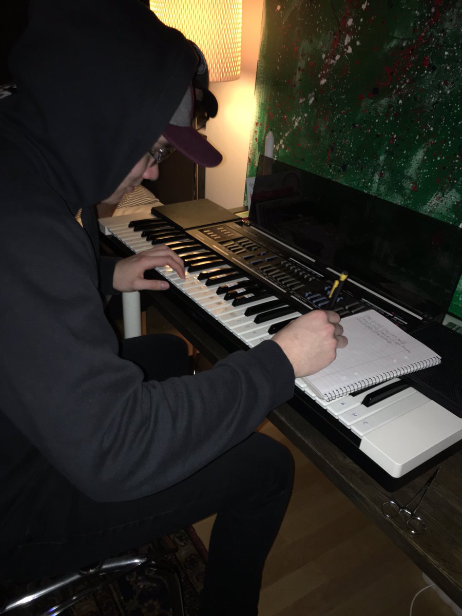CedergrenCarl's tweet photo. Exclusive photos leaked from Kanyes studio https://t.co/cQXwA1ISt1