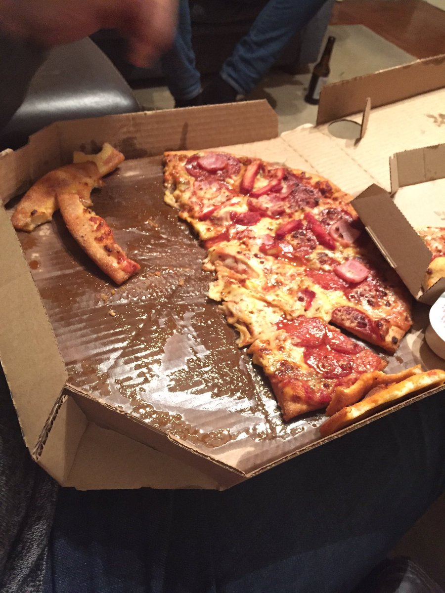 DannySB_7's tweet photo. @Dominos_UK pretty disappointed with my pizza tonight, absolutely swimming in grease not what you expect for £20 https://t.co/R3M6vza1lv
