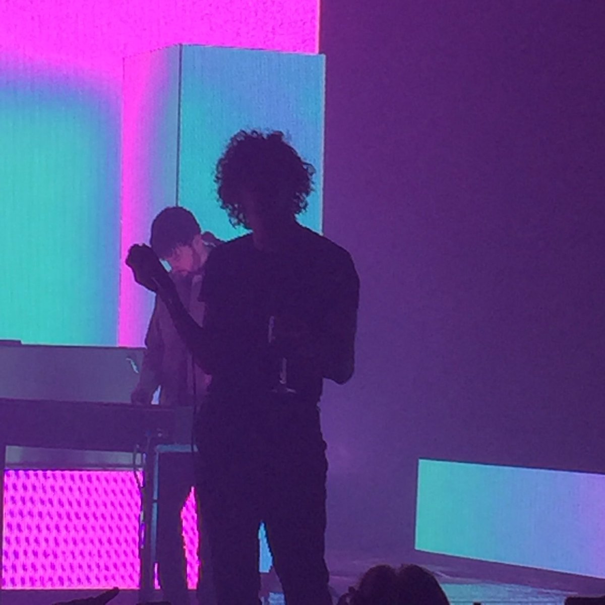 The1975Updates's tweet photo. no one does concert aesthetic like the 1975 https://t.co/DJWhVoXXlQ