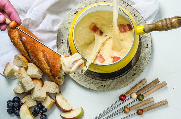 4 types of cheese in one fondue? Yes, please: enth.to/1nctuKp