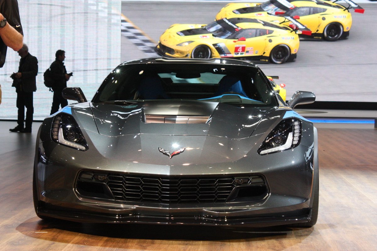 CNET's tweet photo. 2017 Chevrolet Corvette Grand Sport is a naturally aspirated thriller in Geneva https://t.co/o6dsgzTz0Y https://t.co/ZoJ3NDLJjO