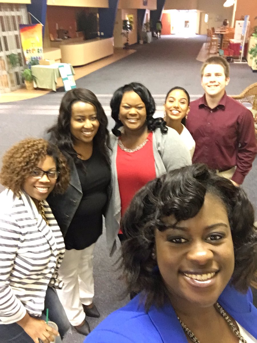 SaunjaP's tweet photo. 1st in line for Ayers Team Mtg!!! Can't wait for tonight! @SAB2016 @1kTA https://t.co/DRrU3vrskl