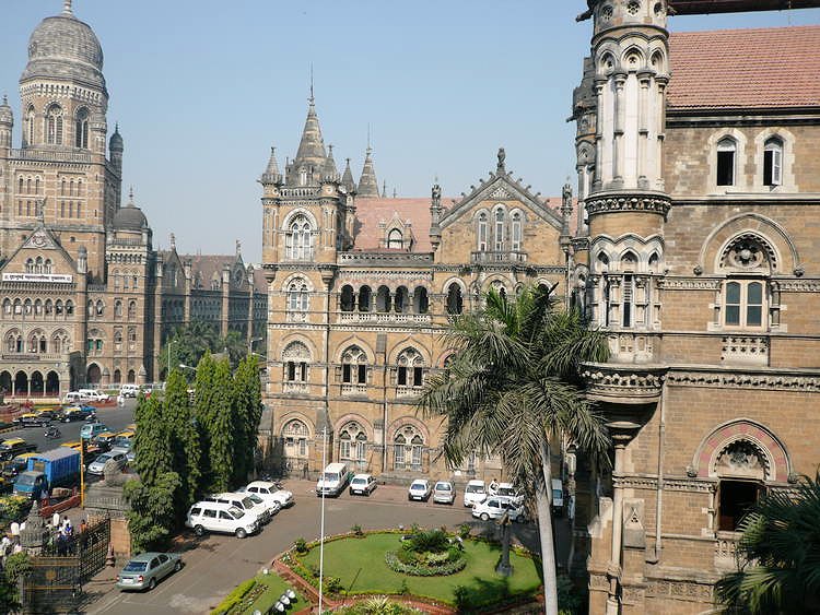 BeautifuI_India's tweet image. Chatrapati Shivaji Terminus in Mumbai, India 

Looks like a castle, but it's actually a train station!