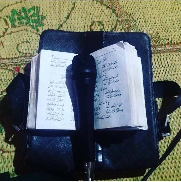 Apakah tutupen botolmu lebih merdu dari pada Thola'al Badru ?