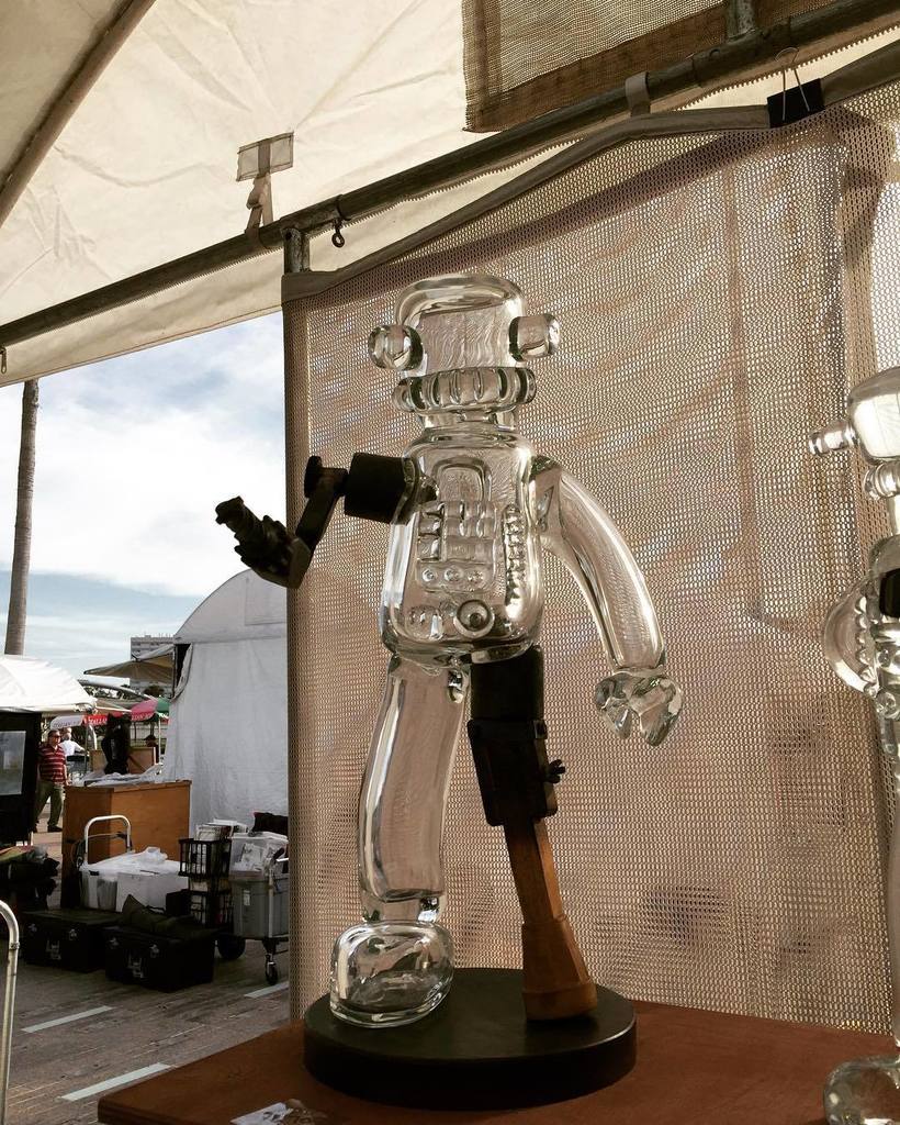 Otherbots's tweet photo. #glassrobot #robot #artshow #art #cool #creative #festivalofthearts #gasparilla by myrandom11 https://t.co/NM8UgvibP8