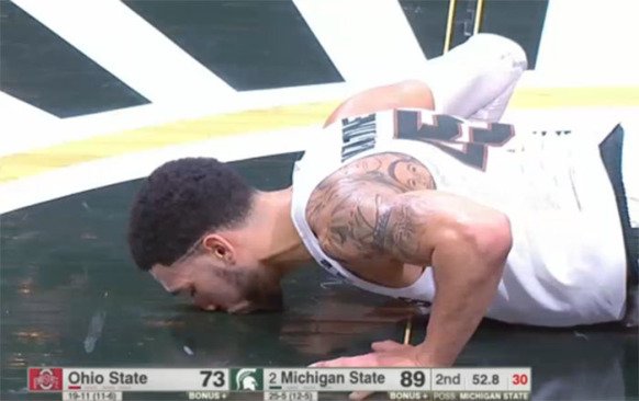MerrimanTweets's tweet photo. Michigan State is the first Big Ten school to sweep Ohio State in football &amp; basketball in the same year since 2004. https://t.co/0opxaIM6ps