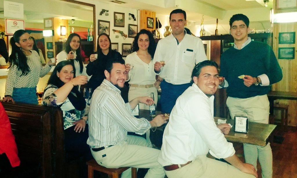 maribermu95's tweet photo. Noche mexicana con amigos! #tijuanamex #losremedios #risas #sabadonoche https://t.co/k30z3NFBl9