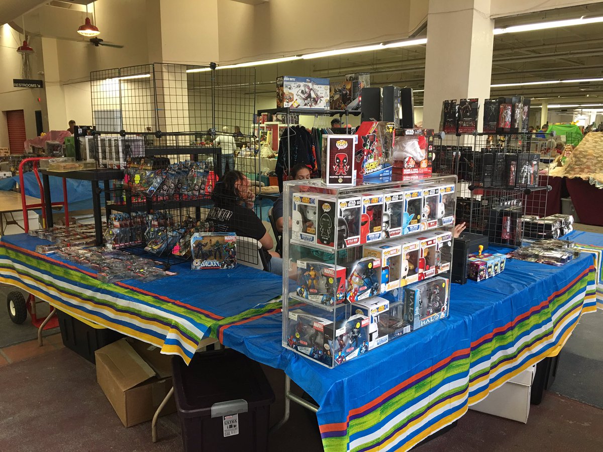 PresidioComics's tweet photo. Our set up for TMAC!!!
#StarWars #MarvelComics #DCComics #videogames https://t.co/fBuzVJVZVP