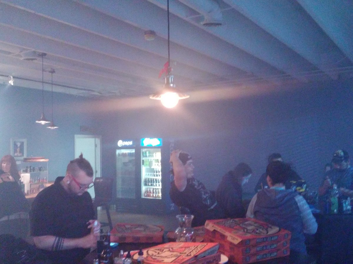 BrokeAssVaper's tweet photo. Vape comp this evening. #supportyoutlocalvape https://t.co/NFJpvNYtvW