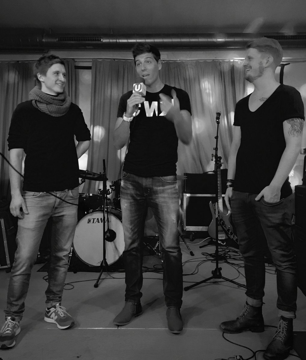 RingRajen's tweet image. #RingRajen estuvo en el ensayo de la entretenida banda #Anvol 🎼 Allí entrevistamos al cantante y al bajista!