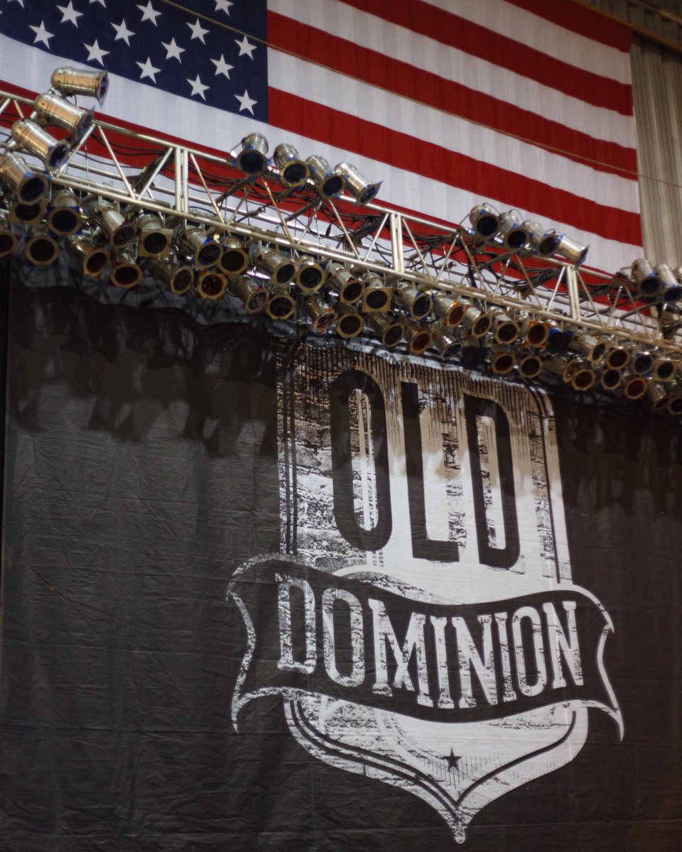 NDWS's tweet photo. We're ready for you guys @OldDominion @32Below @theblindjoe #ndws #ndwintershow https://t.co/AZXMDYVJ7q
